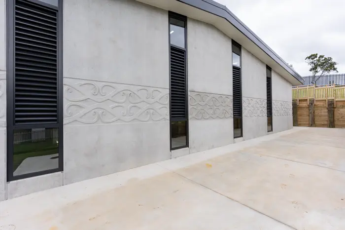 Hall timber post and louvres